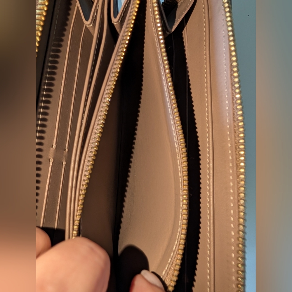 Louis Vuitton Vintage Gold Vernis Embossed Long Wallet - Picture 10 of 14